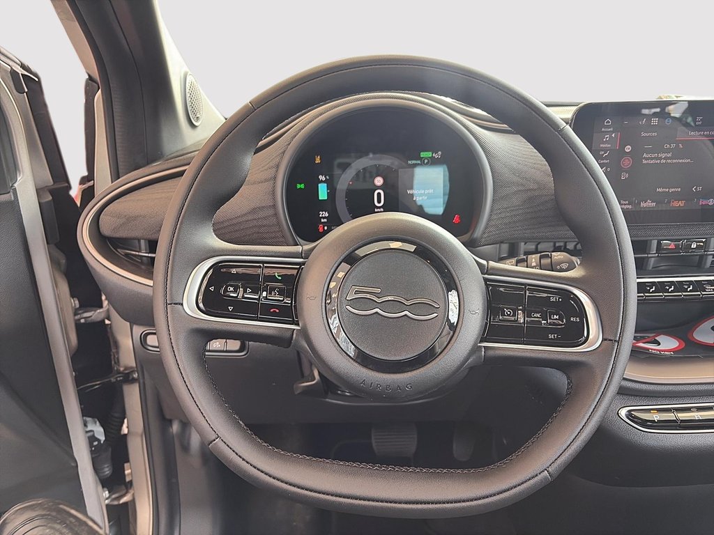 Fiat 500e GIORGIO ARMANI 2025 à Saint-Hyacinthe, Québec - 11 - w1024h768px