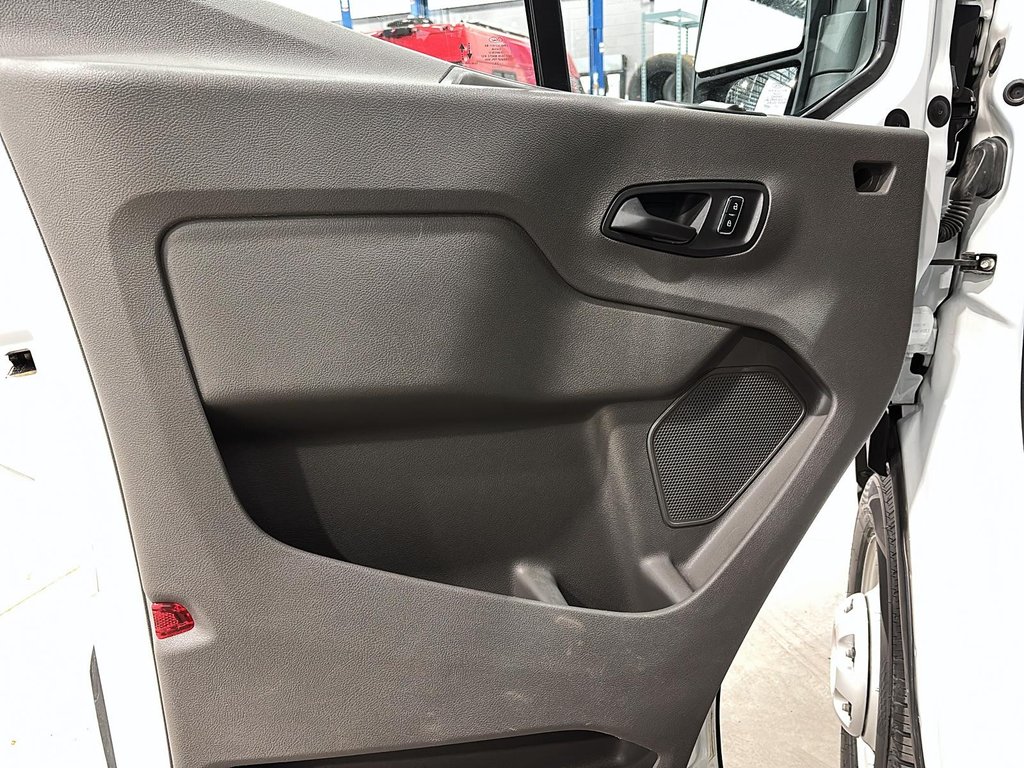 Ford Transit Cargo Van  2023 à Saint-Hyacinthe, Québec - 7 - w1024h768px