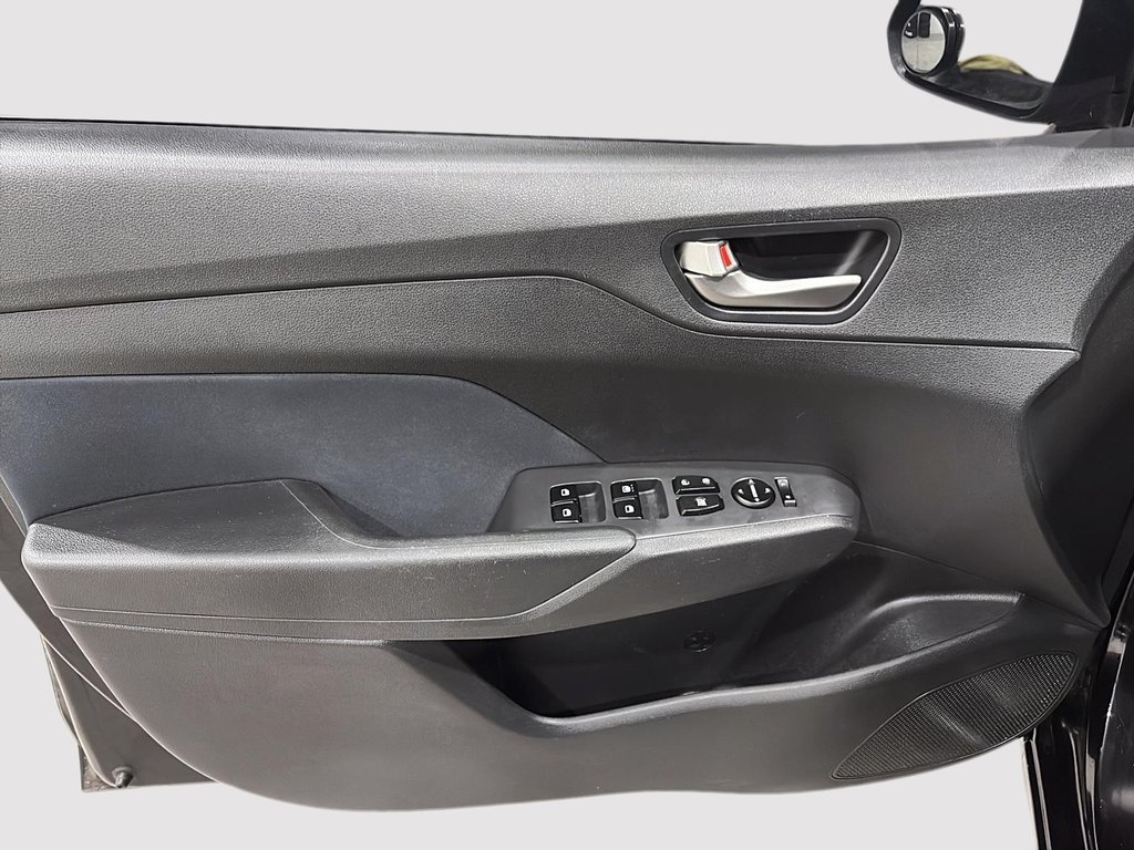 2019 Hyundai Accent Ultimate in Saint-Hyacinthe, Quebec - 10 - w1024h768px