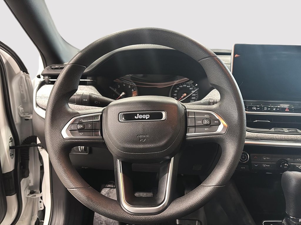 2024 Jeep Compass Sport in Saint-Hyacinthe, Quebec - 9 - w1024h768px