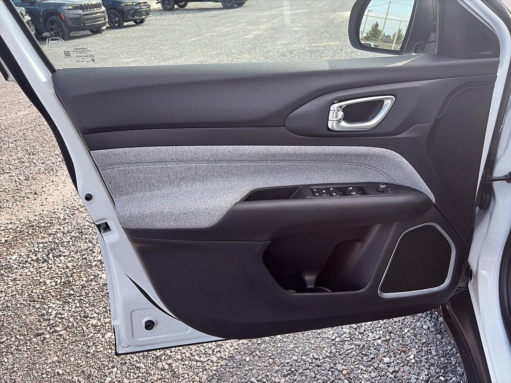 2025 Jeep Compass SPORT in Saint-Hyacinthe, Quebec - 10 - w1024h768px