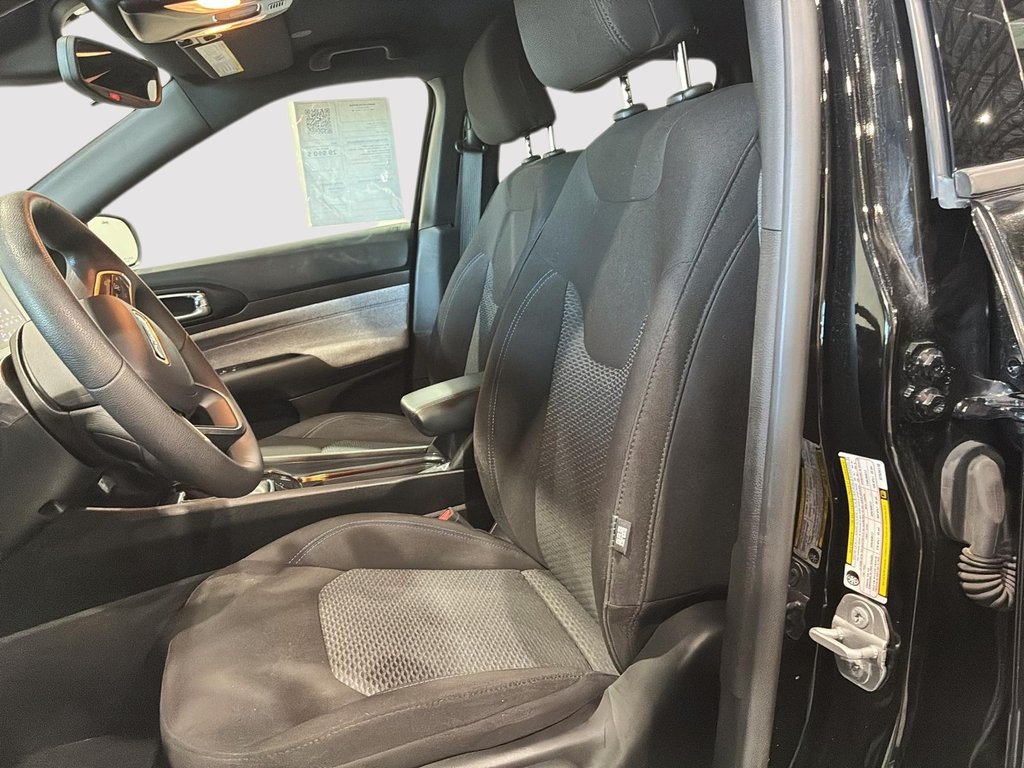 2025 Jeep Compass Sport in Saint-Hyacinthe, Quebec - 8 - w1024h768px