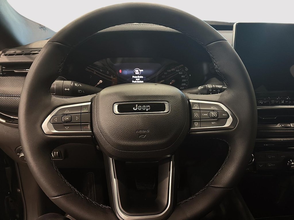 2026 Jeep Compass LIMITED in Saint-Hyacinthe, Quebec - 10 - w1024h768px