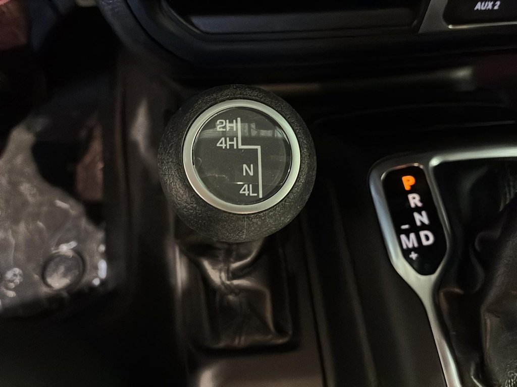 2023 Jeep Gladiator WILLYS 4X4 // BOITE FIBRE // 5 ANS PLAN OR in Saint-Hyacinthe, Quebec - 15 - w1024h768px