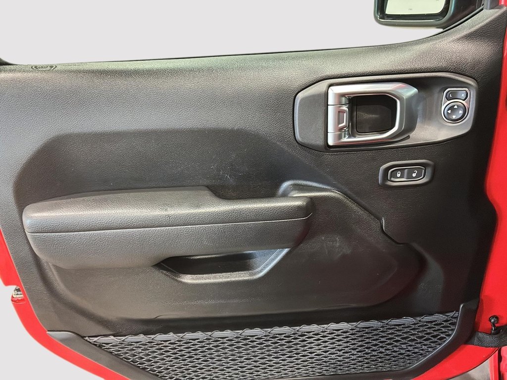 2023 Jeep Gladiator WILLYS 4X4 // BOITE FIBRE // 5 ANS PLAN OR in Saint-Hyacinthe, Quebec - 10 - w1024h768px