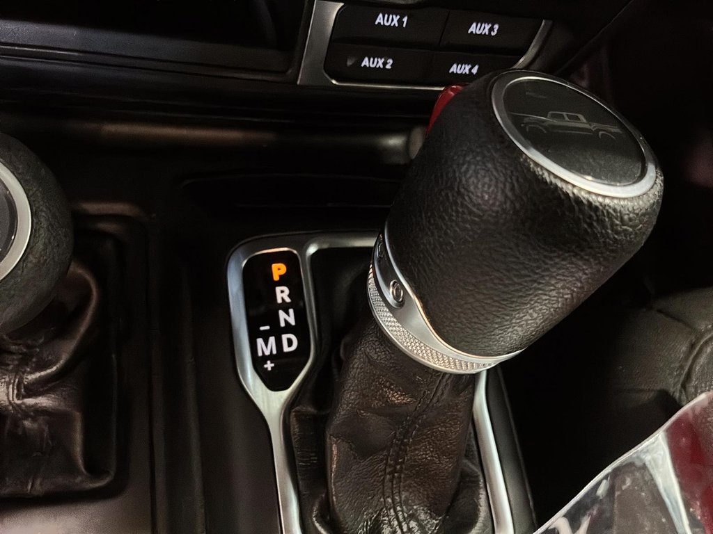 2023 Jeep Gladiator WILLYS 4X4 // BOITE FIBRE // 5 ANS PLAN OR in Saint-Hyacinthe, Quebec - 14 - w1024h768px