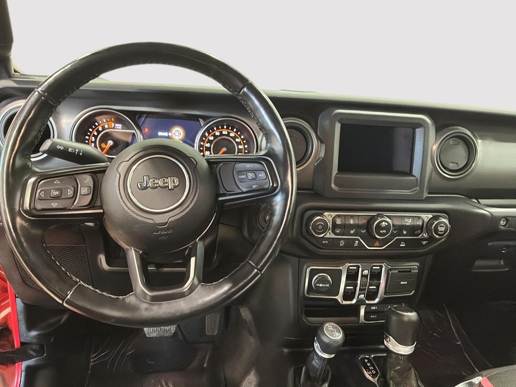 2023 Jeep Gladiator WILLYS 4X4 // BOITE FIBRE // 5 ANS PLAN OR in Saint-Hyacinthe, Quebec - 9 - w1024h768px