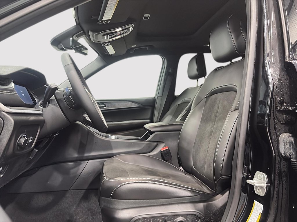 Jeep Grand Cherokee L ALTITUDE 2025 à Saint-Hyacinthe, Québec - 8 - w1024h768px