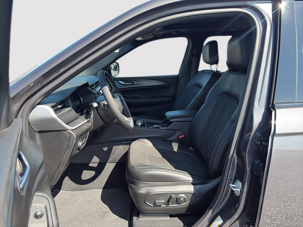 Jeep Grand Cherokee L ALTITUDE 2025 à Saint-Hyacinthe, Québec - 13 - w1024h768px