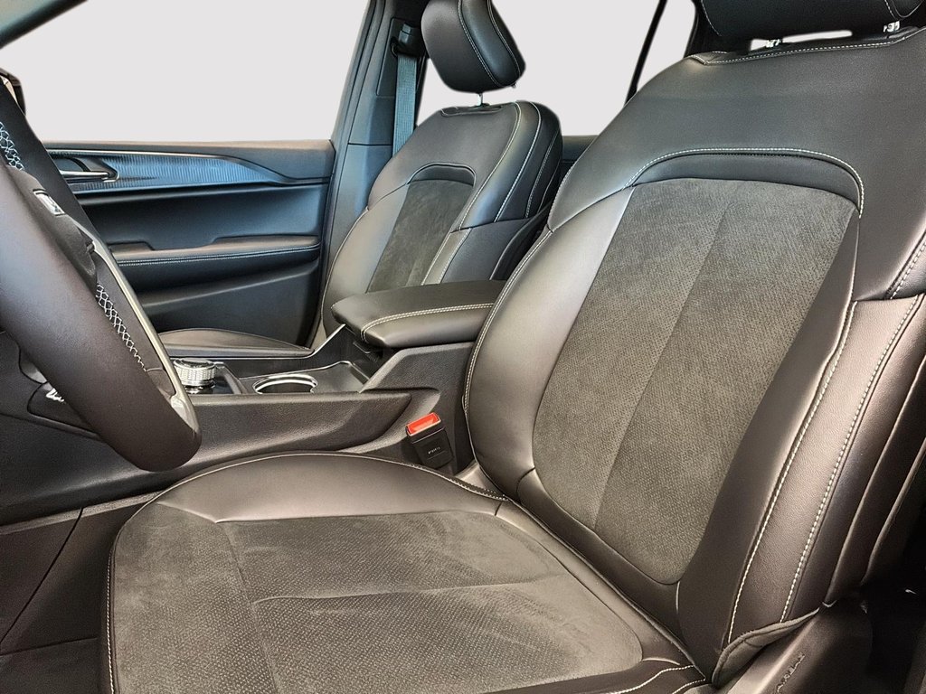 Jeep Grand Cherokee L ALTITUDE 2025 à Saint-Hyacinthe, Québec - 6 - w1024h768px