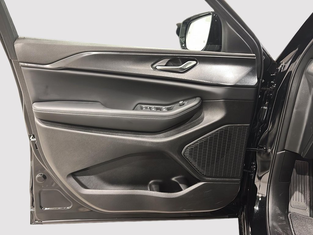 Jeep Grand Cherokee LAREDO ALTITUDE 2025 à Saint-Hyacinthe, Québec - 9 - w1024h768px