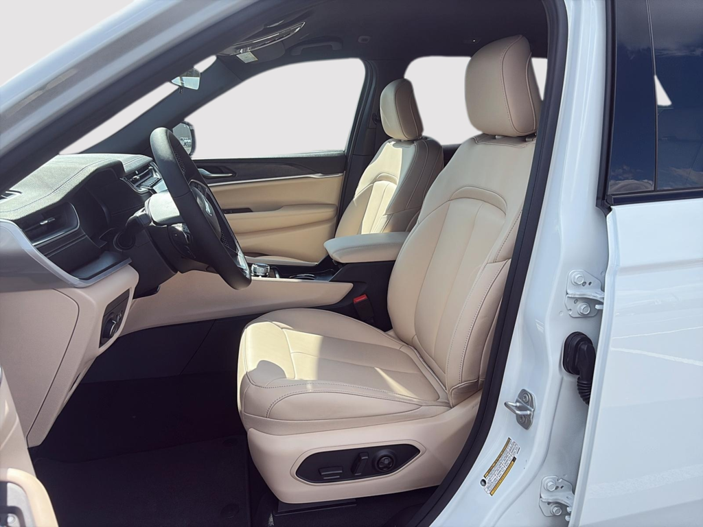 2025 Jeep Grand Cherokee LIMITED in Saint-Hyacinthe, Quebec - 13 - w1024h768px