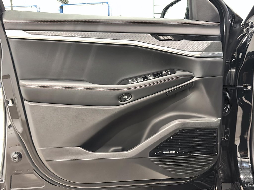 2025 Jeep WAGONEER S LIMITED in Saint-Hyacinthe, Quebec - 9 - w1024h768px