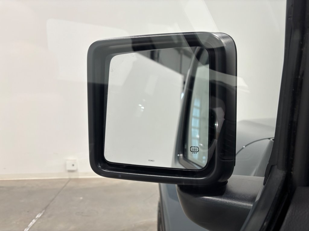 2024 Jeep WRANGLER 4-Door SAHARA in Saint-Hyacinthe, Quebec - 7 - w1024h768px