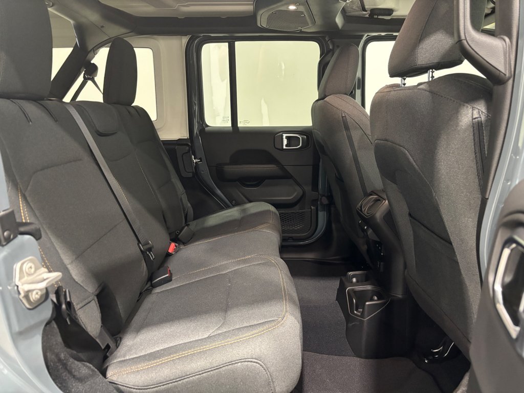 2024 Jeep WRANGLER 4-Door SAHARA in Saint-Hyacinthe, Quebec - 12 - w1024h768px