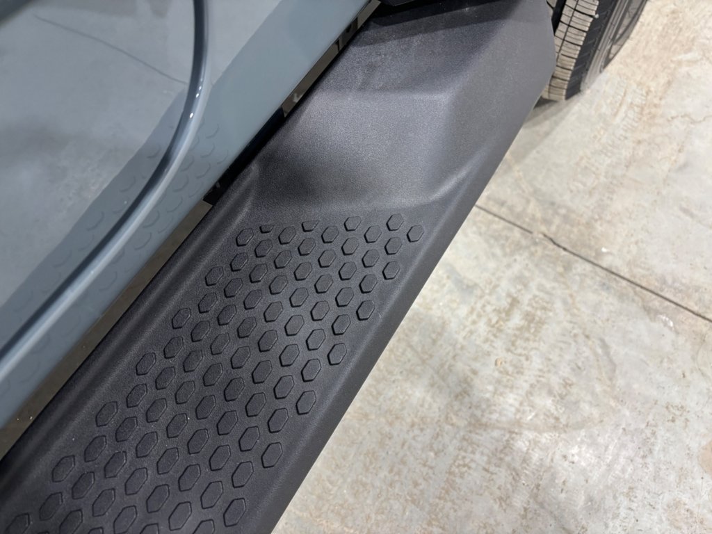 2024 Jeep WRANGLER 4-Door SAHARA in Saint-Hyacinthe, Quebec - 9 - w1024h768px