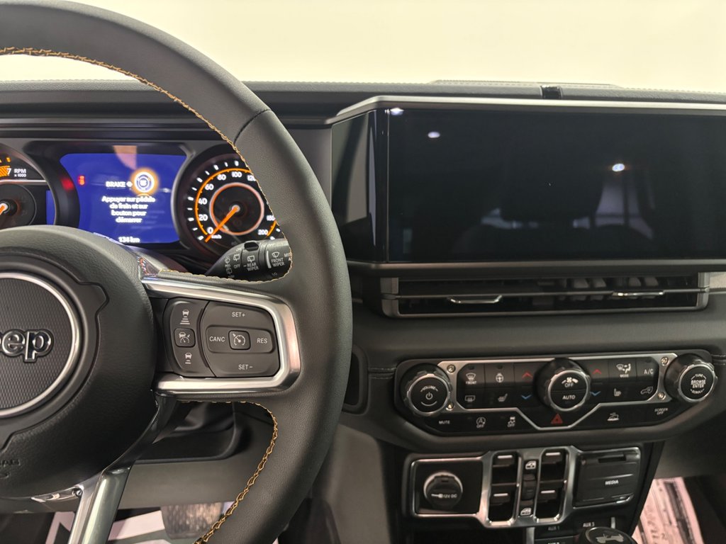 2024 Jeep WRANGLER 4-Door SAHARA in Saint-Hyacinthe, Quebec - 17 - w1024h768px