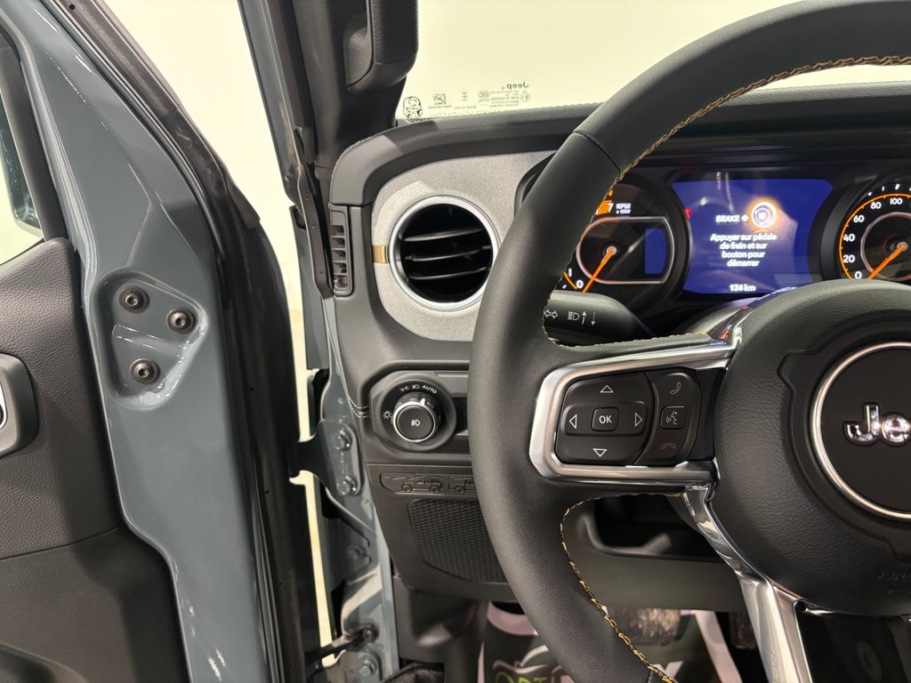 2024 Jeep WRANGLER 4-Door SAHARA in Saint-Hyacinthe, Quebec - 16 - w1024h768px