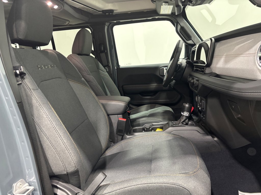 2024 Jeep WRANGLER 4-Door SAHARA in Saint-Hyacinthe, Quebec - 10 - w1024h768px