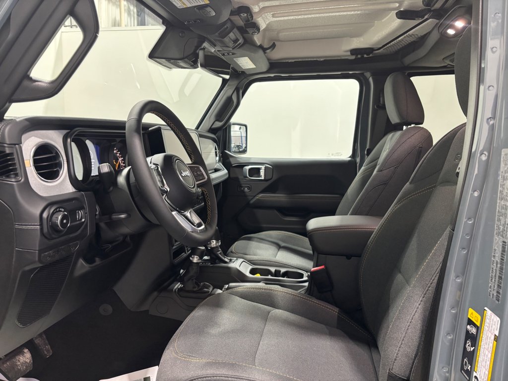 2024 Jeep WRANGLER 4-Door SAHARA in Saint-Hyacinthe, Quebec - 15 - w1024h768px