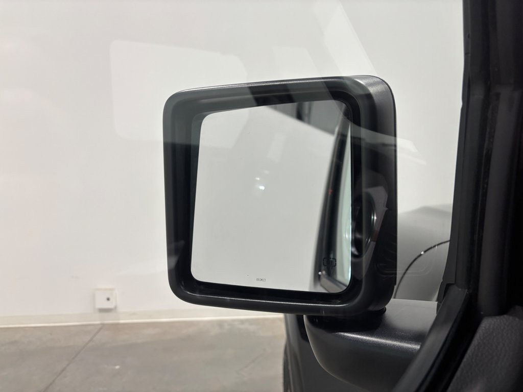 2024 Jeep WRANGLER 4-Door SAHARA in Saint-Hyacinthe, Quebec - 7 - w1024h768px