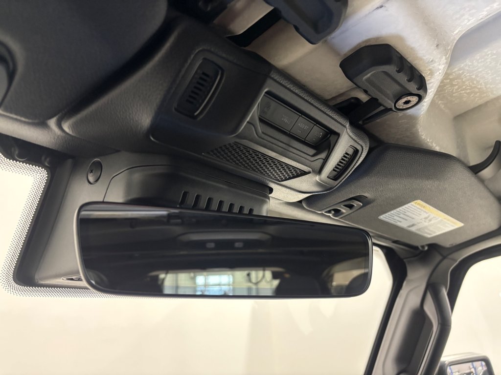 2024 Jeep WRANGLER 4-Door SAHARA in Saint-Hyacinthe, Quebec - 29 - w1024h768px