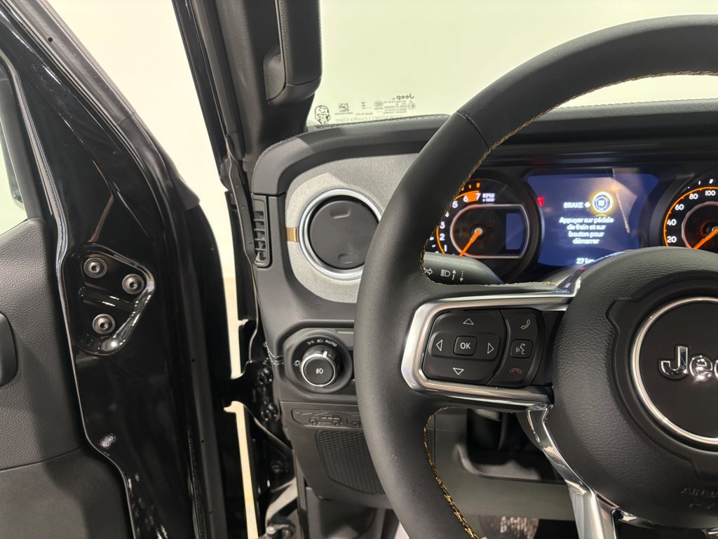 2024 Jeep WRANGLER 4-Door SAHARA in Saint-Hyacinthe, Quebec - 16 - w1024h768px