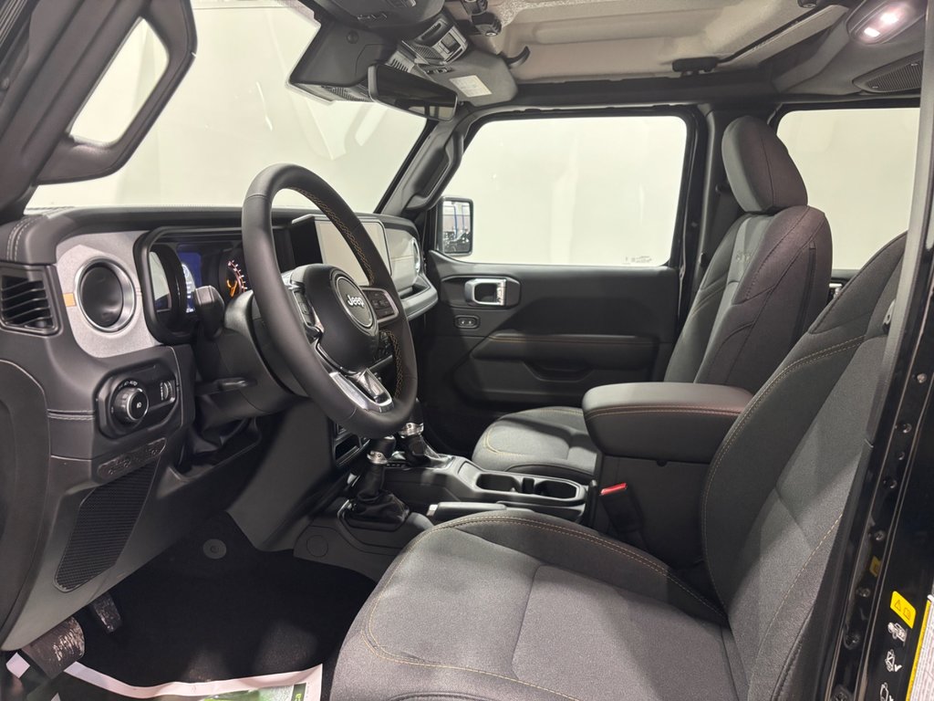 2024 Jeep WRANGLER 4-Door SAHARA in Saint-Hyacinthe, Quebec - 15 - w1024h768px
