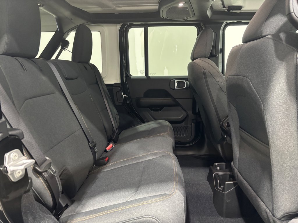 2024 Jeep WRANGLER 4-Door SAHARA in Saint-Hyacinthe, Quebec - 12 - w1024h768px