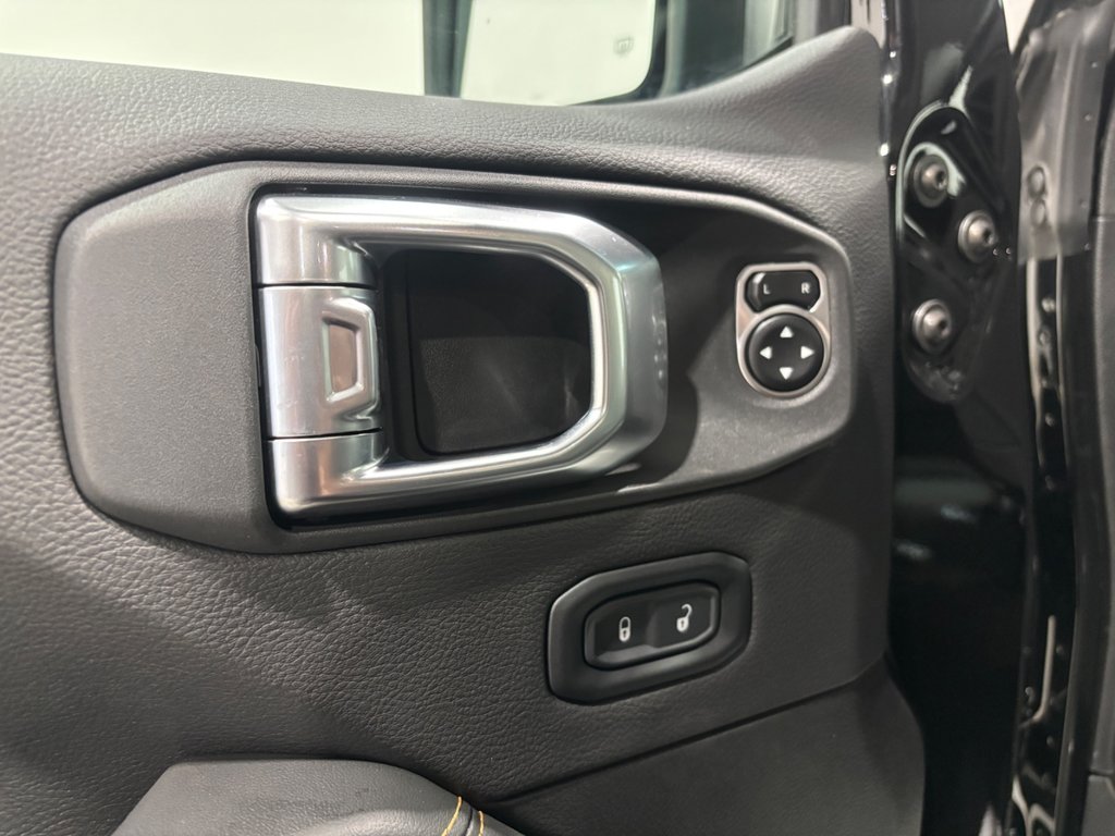 2024 Jeep WRANGLER 4-Door SAHARA in Saint-Hyacinthe, Quebec - 14 - w1024h768px