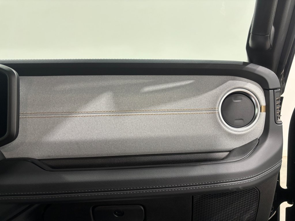 2024 Jeep WRANGLER 4-Door SAHARA in Saint-Hyacinthe, Quebec - 11 - w1024h768px