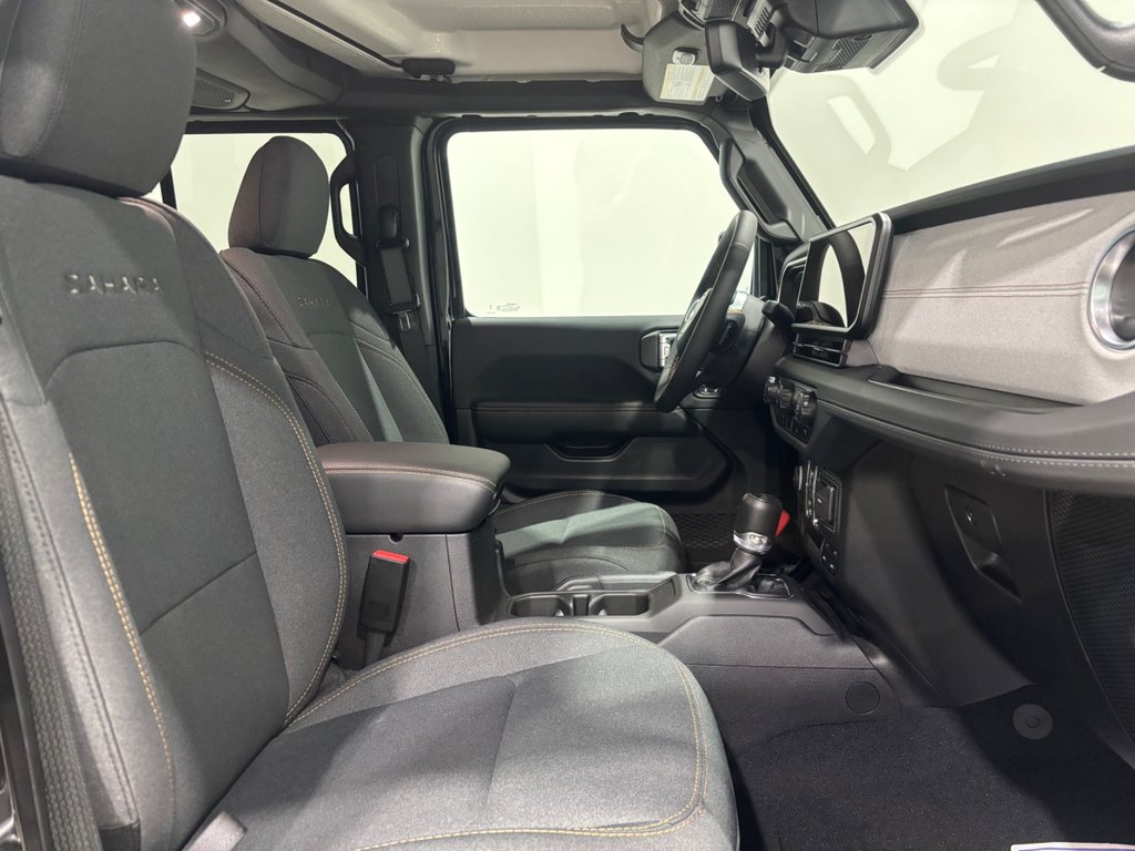 2024 Jeep WRANGLER 4-Door SAHARA in Saint-Hyacinthe, Quebec - 10 - w1024h768px