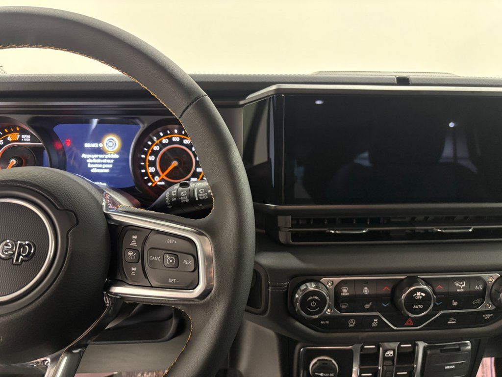 2024 Jeep WRANGLER 4-Door SAHARA in Saint-Hyacinthe, Quebec - 17 - w1024h768px