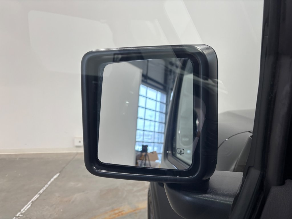2024 Jeep WRANGLER 4-Door SAHARA in Saint-Hyacinthe, Quebec - 7 - w1024h768px