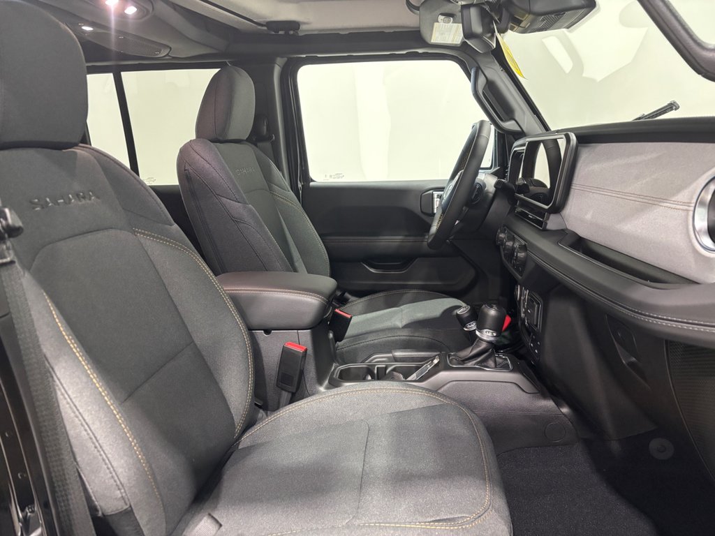 2024 Jeep WRANGLER 4-Door SAHARA in Saint-Hyacinthe, Quebec - 10 - w1024h768px