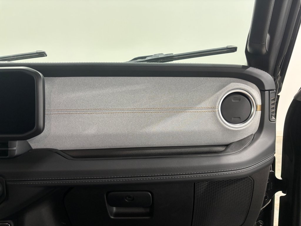 2024 Jeep WRANGLER 4-Door SAHARA in Saint-Hyacinthe, Quebec - 11 - w1024h768px
