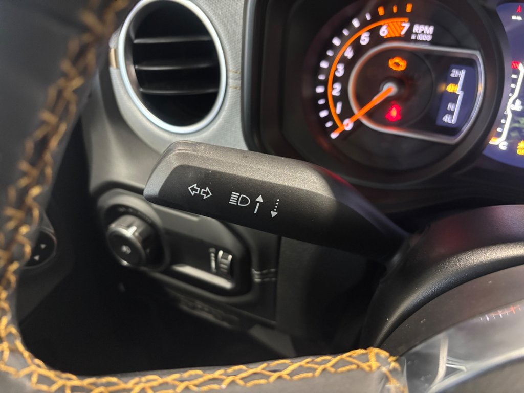 2024 Jeep WRANGLER 4-Door SAHARA in Saint-Hyacinthe, Quebec - 19 - w1024h768px