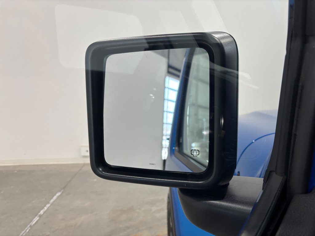 2024 Jeep WRANGLER 4-Door SAHARA in Saint-Hyacinthe, Quebec - 7 - w1024h768px