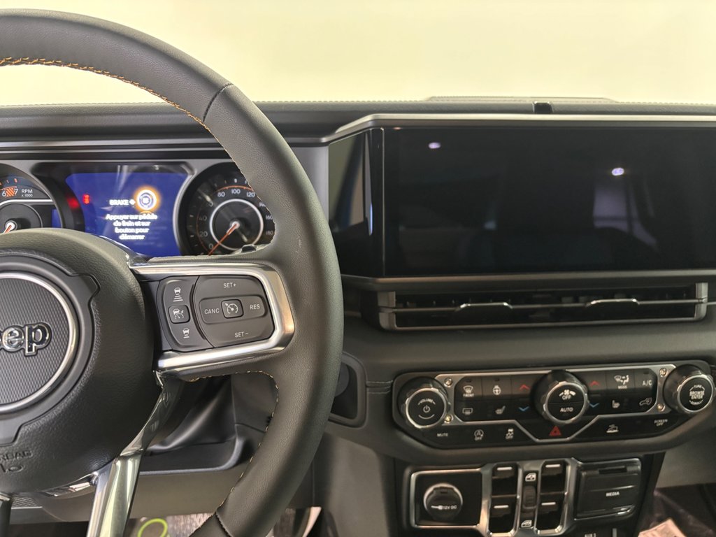 2024 Jeep WRANGLER 4-Door SAHARA in Saint-Hyacinthe, Quebec - 17 - w1024h768px