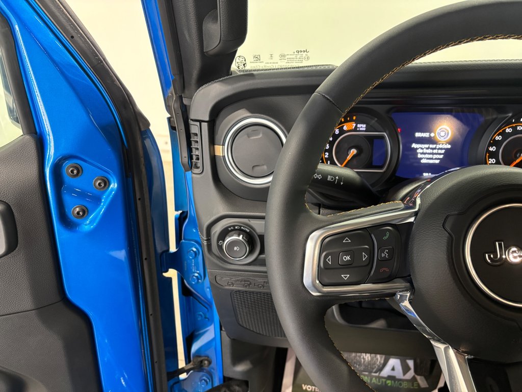 2024 Jeep WRANGLER 4-Door SAHARA in Saint-Hyacinthe, Quebec - 16 - w1024h768px