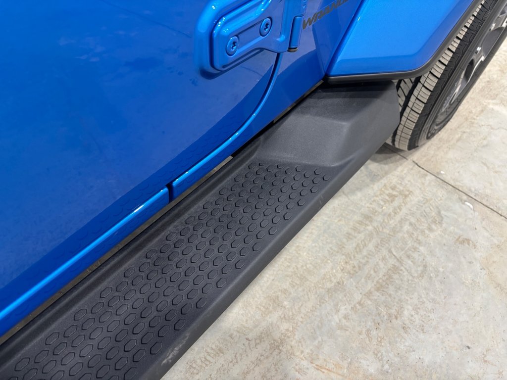 2024 Jeep WRANGLER 4-Door SAHARA in Saint-Hyacinthe, Quebec - 9 - w1024h768px