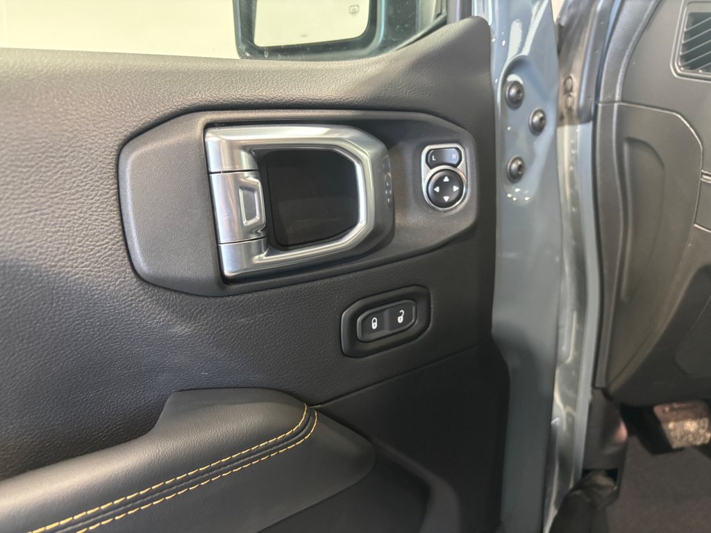 2024 Jeep WRANGLER 4-Door SAHARA in Saint-Hyacinthe, Quebec - 12 - w1024h768px