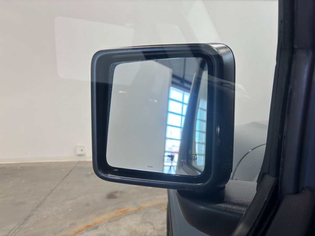 2024 Jeep WRANGLER 4-Door SAHARA in Saint-Hyacinthe, Quebec - 7 - w1024h768px