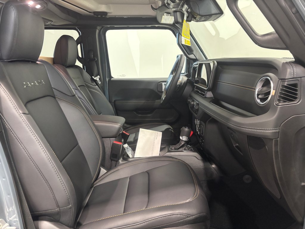 2024 Jeep WRANGLER 4-Door SAHARA in Saint-Hyacinthe, Quebec - 9 - w1024h768px