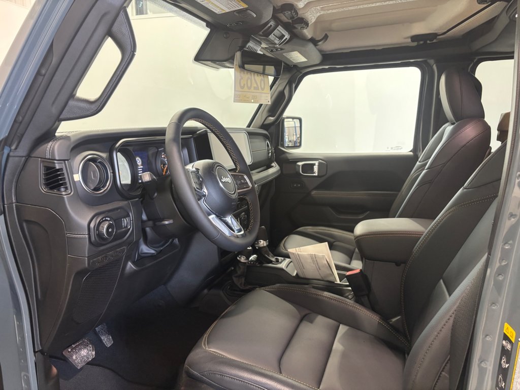 2024 Jeep WRANGLER 4-Door SAHARA in Saint-Hyacinthe, Quebec - 14 - w1024h768px