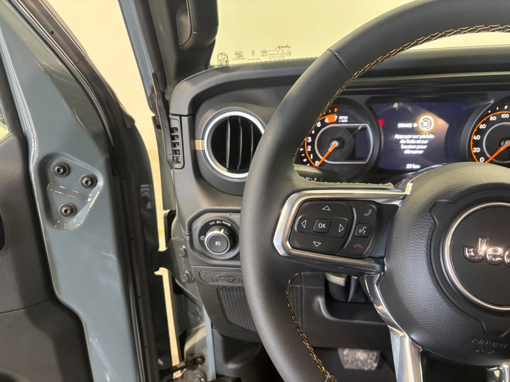 2024 Jeep WRANGLER 4-Door SAHARA in Saint-Hyacinthe, Quebec - 15 - w1024h768px