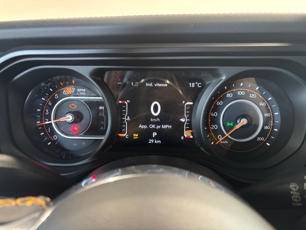 2024 Jeep WRANGLER 4-Door SAHARA in Saint-Hyacinthe, Quebec - 17 - w1024h768px