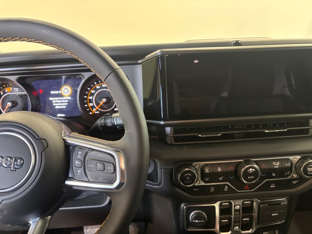 2024 Jeep WRANGLER 4-Door SAHARA in Saint-Hyacinthe, Quebec - 16 - w1024h768px