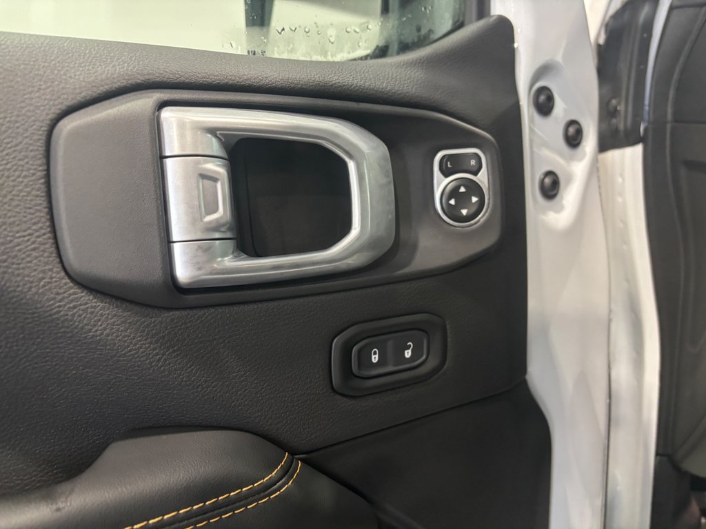 2024 Jeep WRANGLER 4-Door SAHARA in Saint-Hyacinthe, Quebec - 13 - w1024h768px
