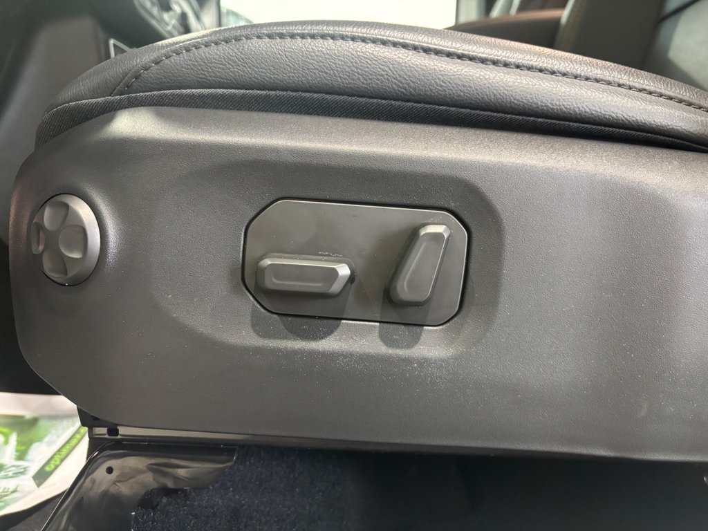 2024 Jeep WRANGLER 4-Door SAHARA in Saint-Hyacinthe, Quebec - 14 - w1024h768px